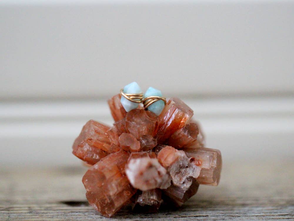 Saressa Designs - Venta al por mayor Pendientes de botón/aretes de poste - Pendientes Pike de Larimar1