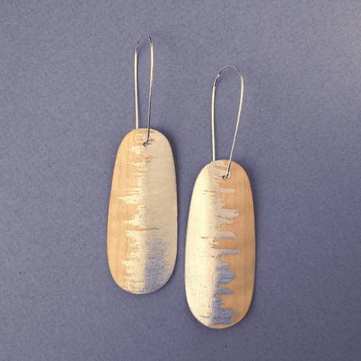 Sycamore træ og sølv Oval penselstrøg øreringe for engroshandel hos Kohli Kraft