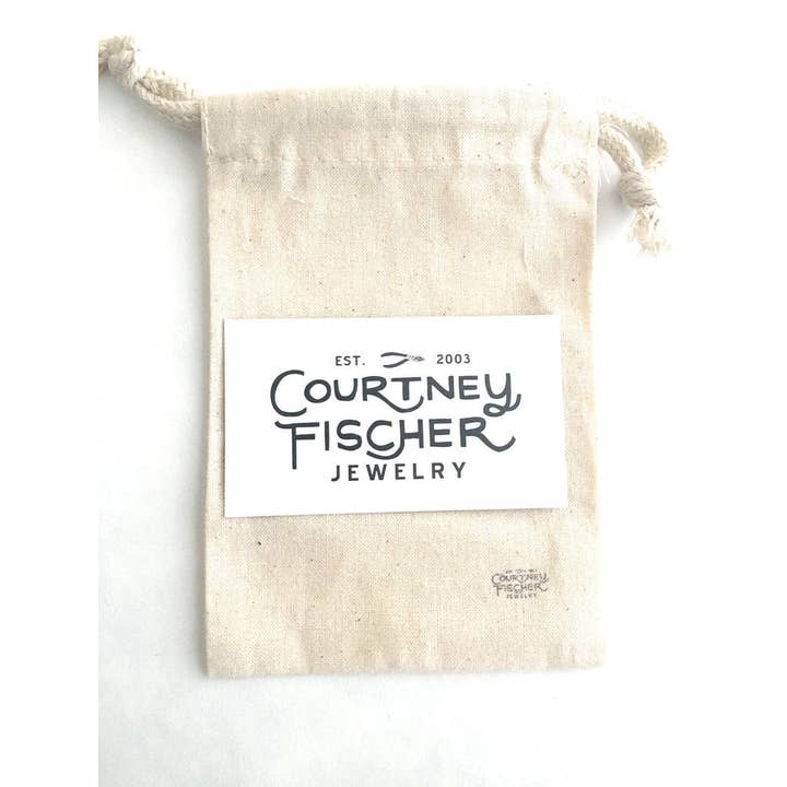 Courtney Fischer Jewelry - Vente Clous d'oreille - Clous en laiton estampillés1