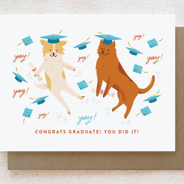 Yay ! Chiens excités - Félicitations, Carte de Graduation pour la vente par Quirky Paper Co.
