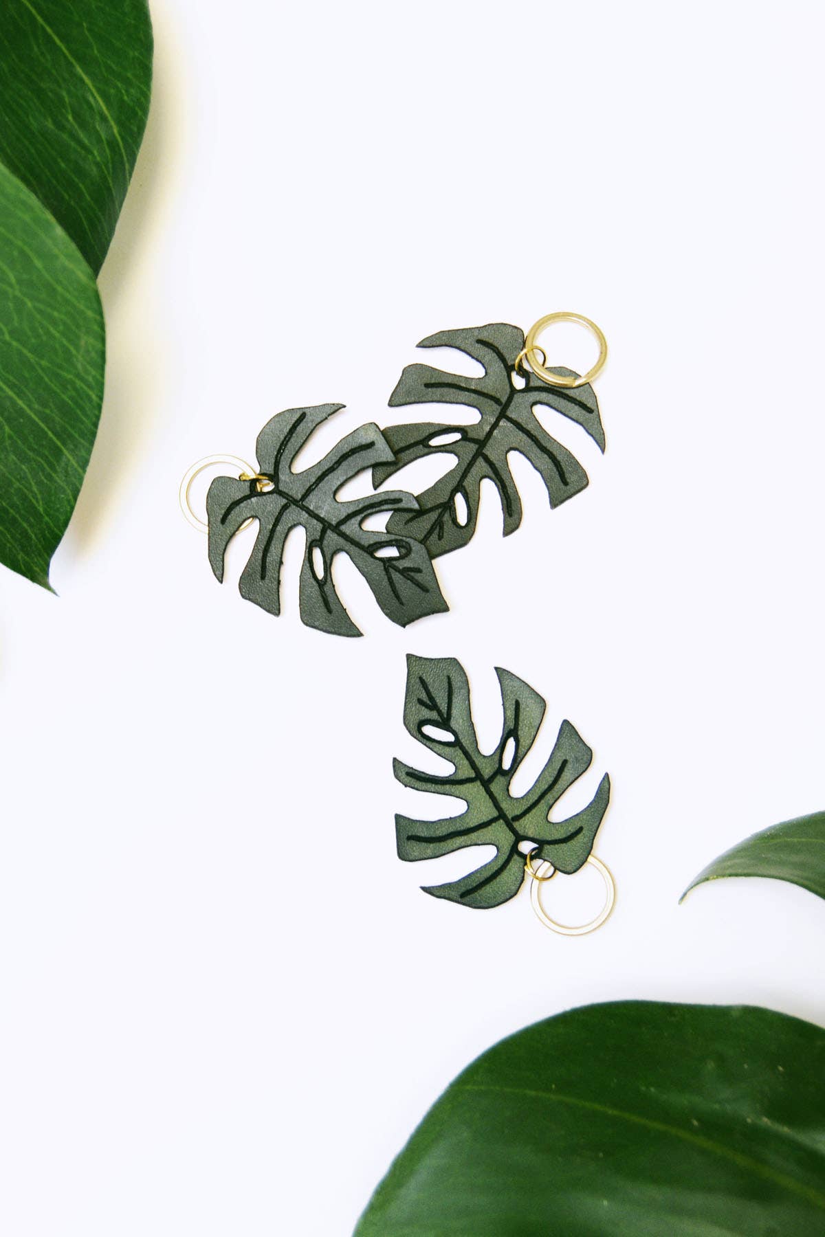 Stitch & Shutter - Wholesale Keychain - Women's - Monstera Leaf Keychain5