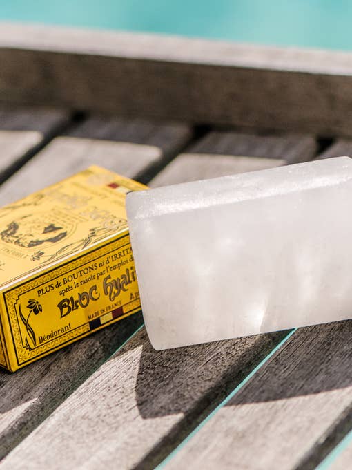 Bloc Hyalin sans boîte - 3,52 oz pour la vente par Feret Parfumeur - Distributed by Scents of Europe