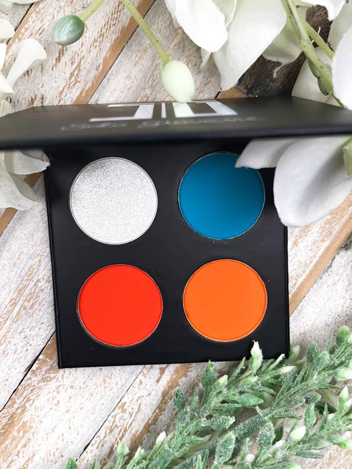 Solo Govane Eyeshadow Palette in 4 Daring Colors for wholesale by Solo Giovane
