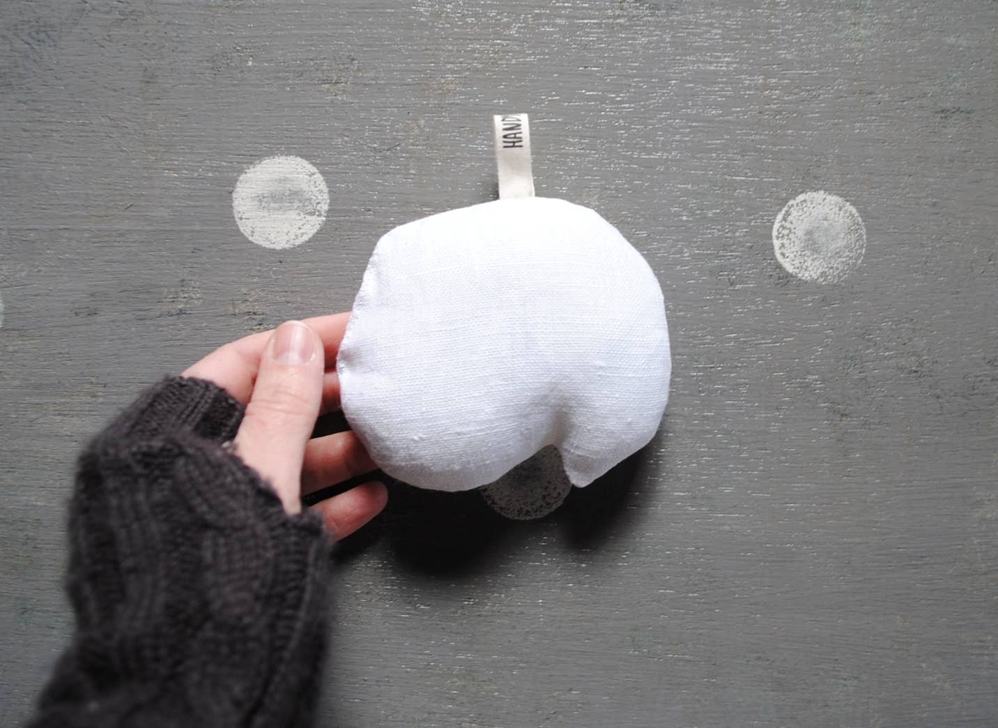 HandyHappy - Wholesale Ornament - Snow Fox Ornament Primitive 4" Baby Decoration2