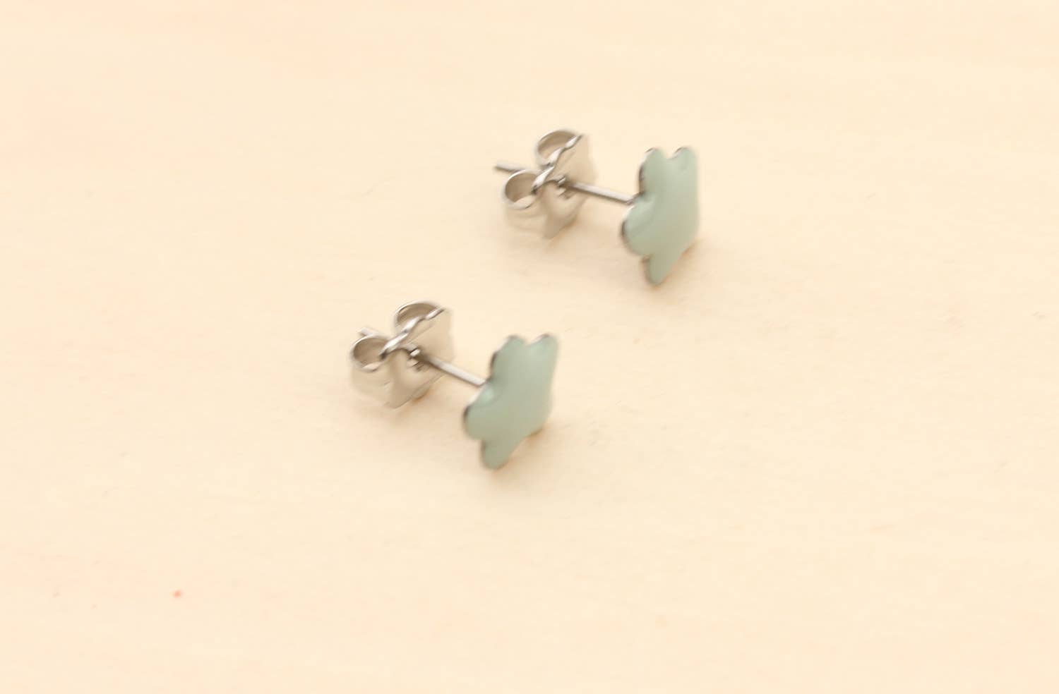 Diament Jewelry - Wholesale Stud/Post Earrings - Mint Daisy Studs1