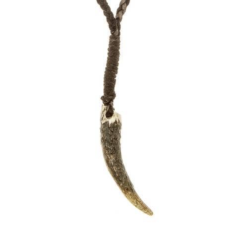 corna di cervo su pelle di cervo intrecciata per la vendita all'ingrosso da parte di Alkemie Jewelry