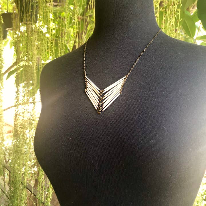 ASTALI – wholesale Pendant/charm necklace – Porcupine Quill Chevron Necklace, Black/Brown & Ivory/White1