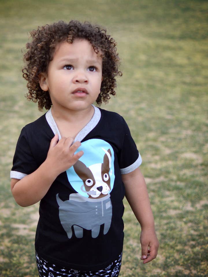 Chemise Space Dog pour tout-petits et enfants pour la vente par Doodle Pants