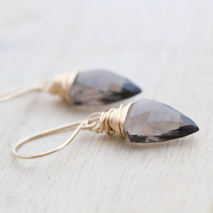 Pilen Örhängen - Smoky Quartz för wholesale av Saressa Designs