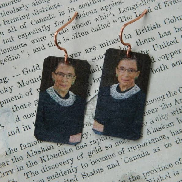Boucles d'oreilles Ruth Bader Ginsburg pour la vente par Sarah Wood Studio