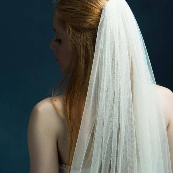 Caviglia English Net Tulle 70" per la vendita all'ingrosso da parte di Over the Moon Bridal