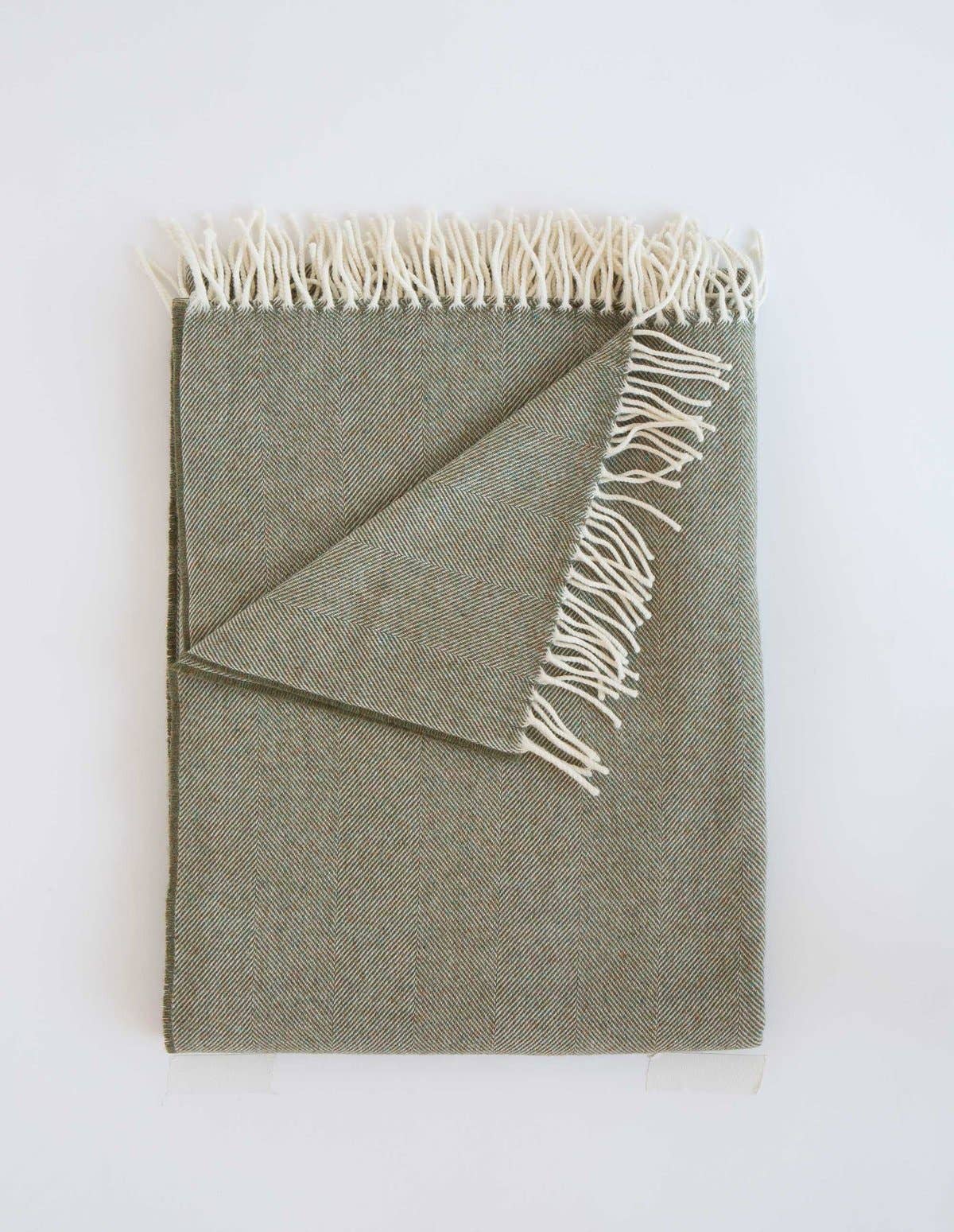 Evangeline Linens - Wholesale Throw Blanket - Lightweight Herringbone Throws4