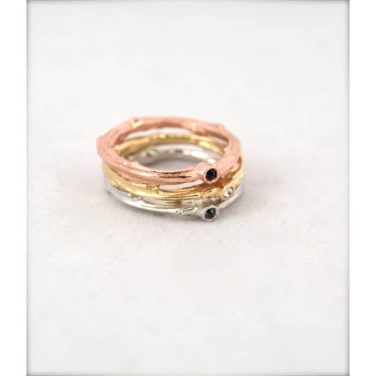 MezzeJewelry - Venta al por mayor Anillos solitarios - Solitario ramita de oro amarillo de 14 quilates, diamante negro