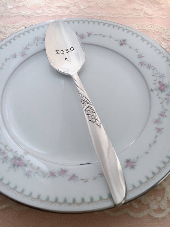 Lorelei Vella - Vente Cuillères à soupe - Xoxo Cuillère vintage estampillée à la main1
