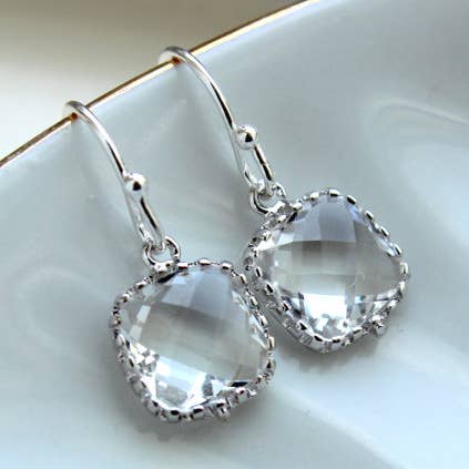 Dainty petites boucles d'oreilles en cristal en argent pour la vente par Laalee Jewelry