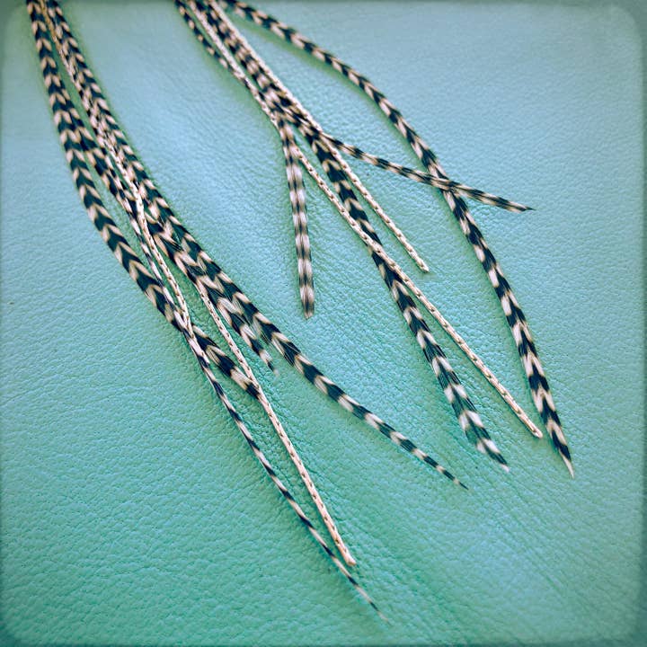 ASTALI – wholesale Tassel earrings – Mini Feather Earrings - Grizzly/Silver, Boho Western Earring3