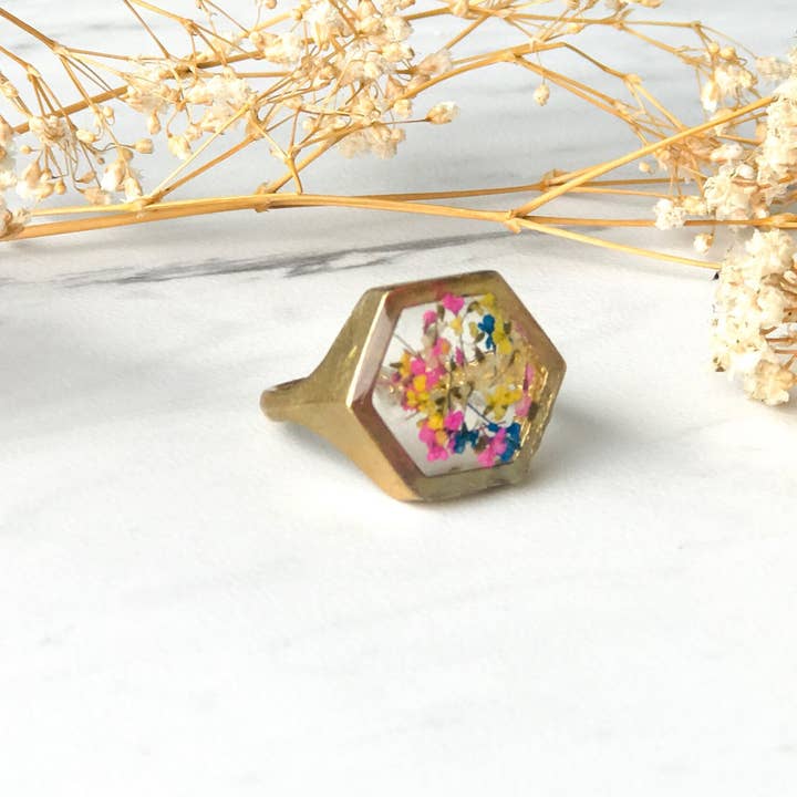 Ann + Joy - Wholesale Cocktail/Statement Ring - Hexagon Gold Real Pressed Flowers in Resin Ring1