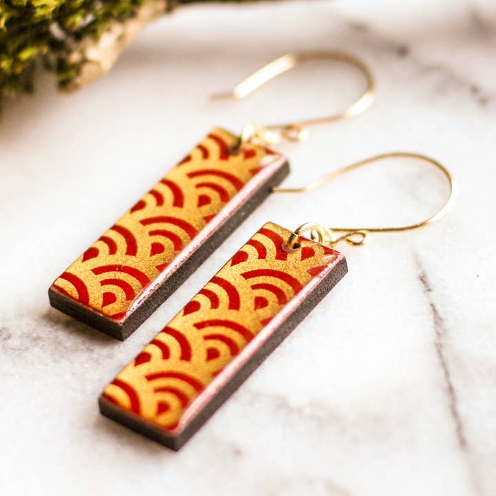 Orecchini Onda Rosso E Oro per la vendita all'ingrosso da parte di No Man's Land