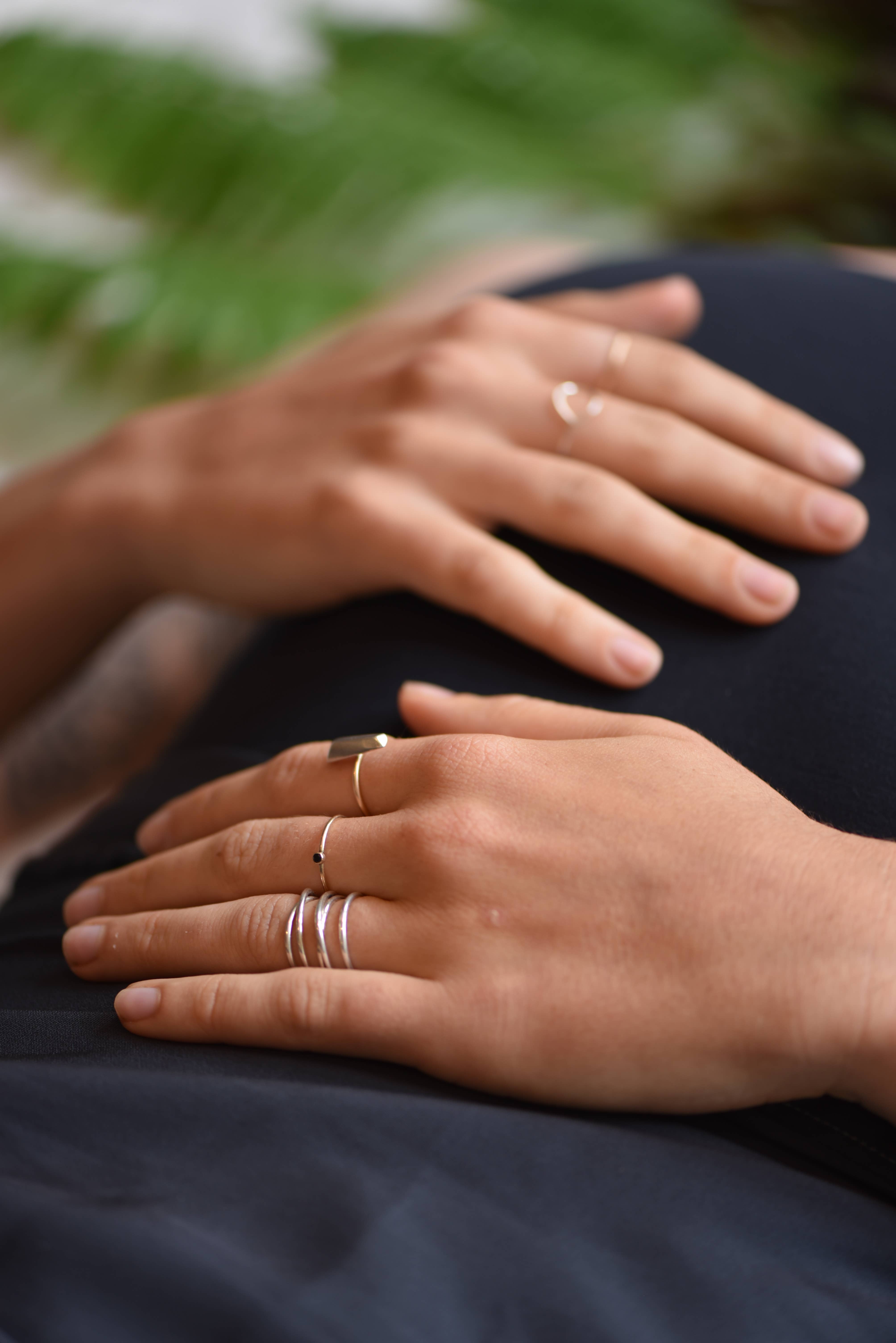 Britta Ambauen Jewelry – wholesale Band/stacked ring – Elegant Continuous Wrap Band Ring1