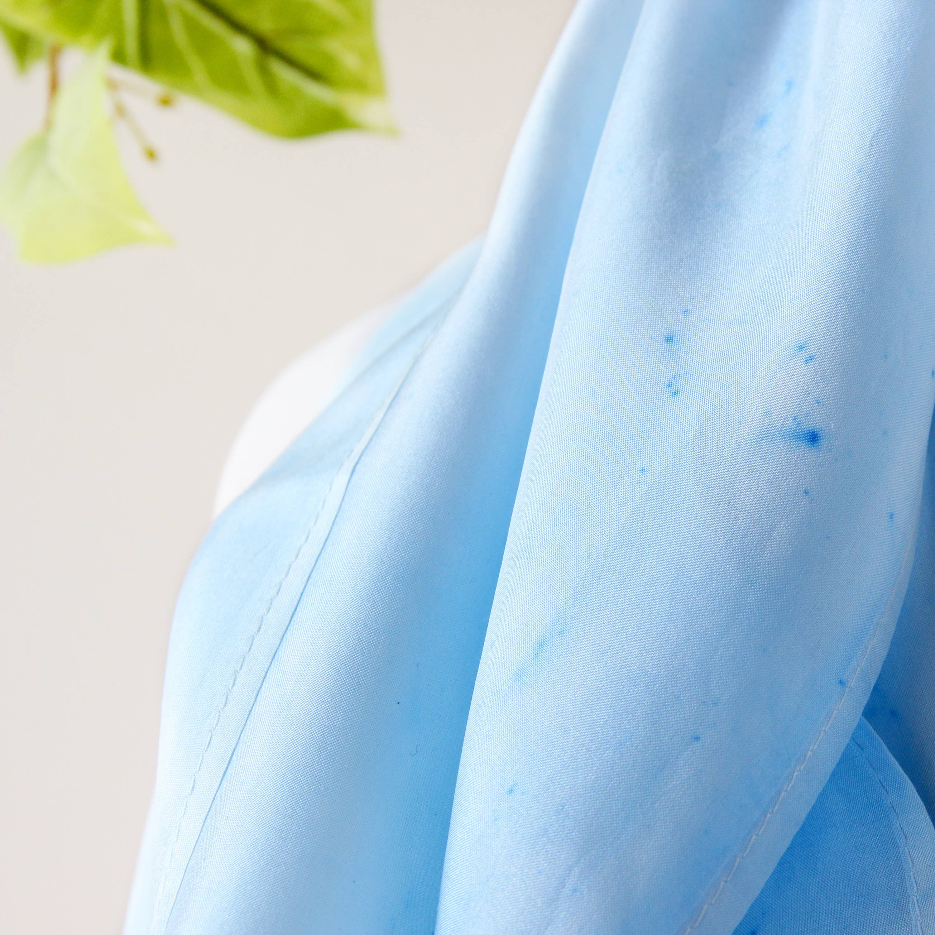 Ten Thousand Dandelions - Vente Écharpe – femme - Foulard Infinity Soie 11" x 76" - Bleu ciel1