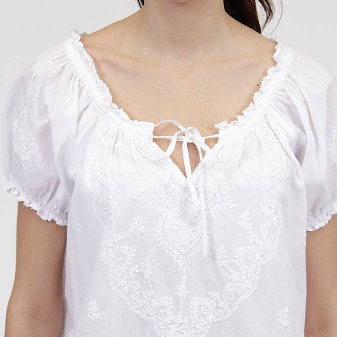 La Cera – wholesale Blus - Dam – Broderad Kortärmad bonde topp - VIT2