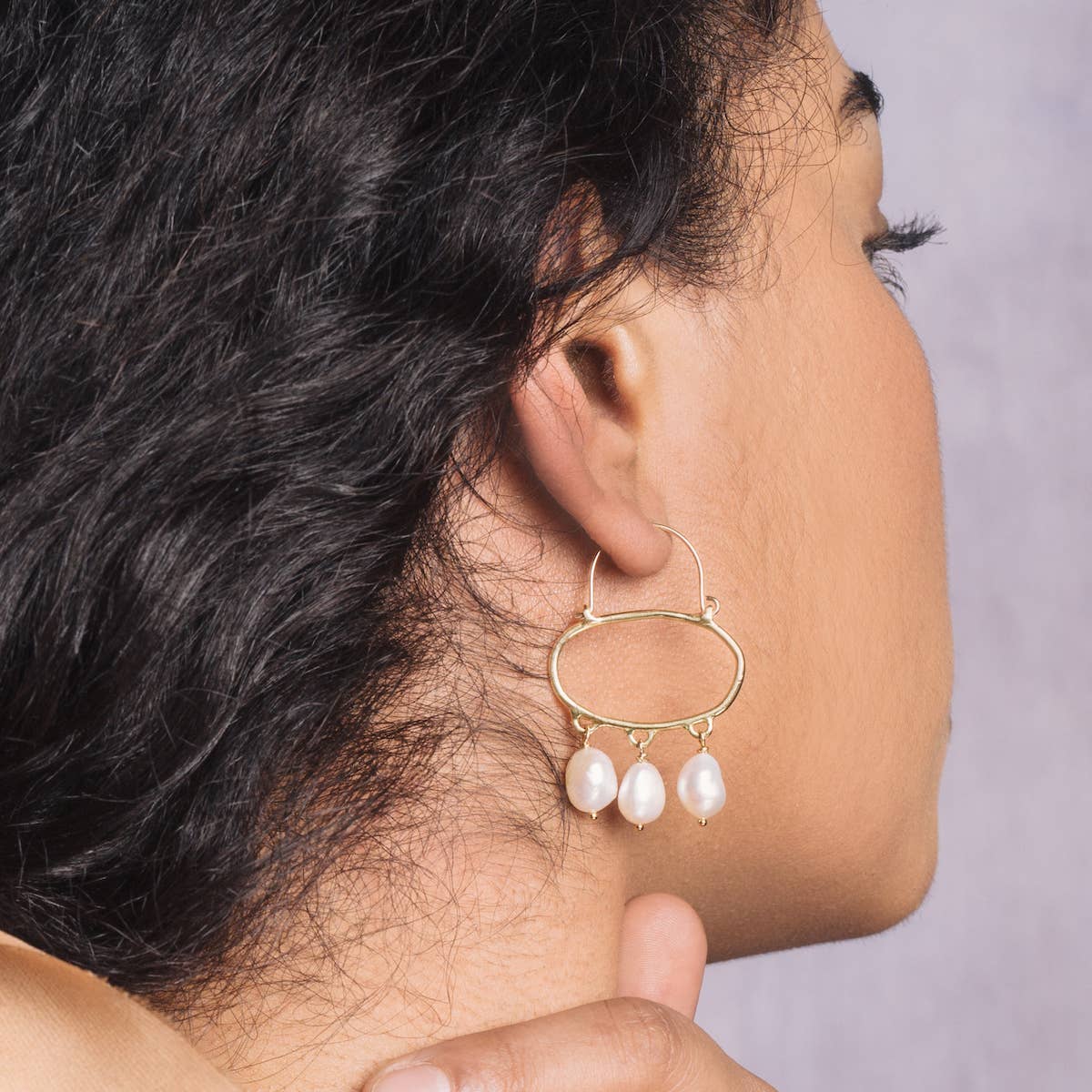 Goldeluxe Jewelry - Wholesale Hoop Earrings - Penelope Hoop Earrings with White Pearls3
