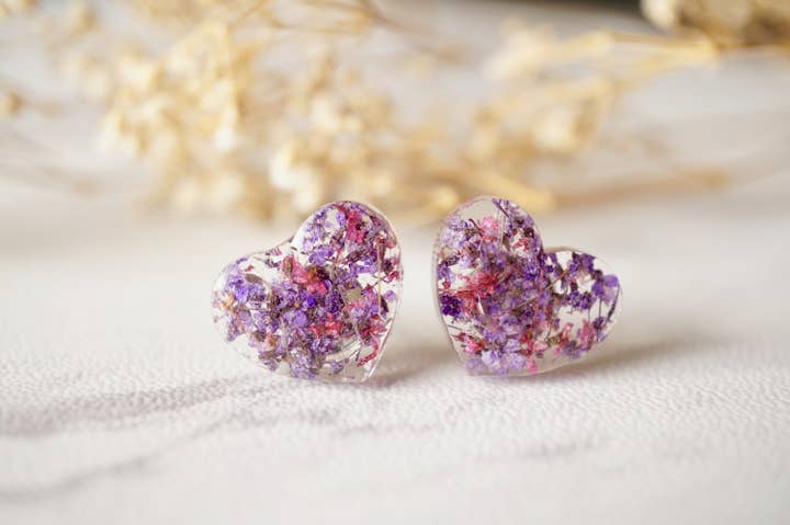 Ann + Joy – wholesale Stud/post earrings – Heart Stud Real Dried Flowers and Resin Earrings0