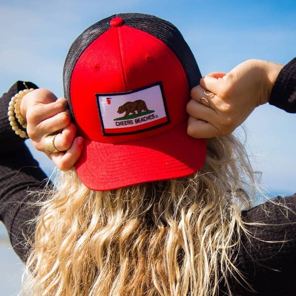 Cheers Beaches - Vendita all'ingrosso Cappellino da camionista - Donna - Cheers Beaches - Cappello da camionista con bandiera della California, rosso