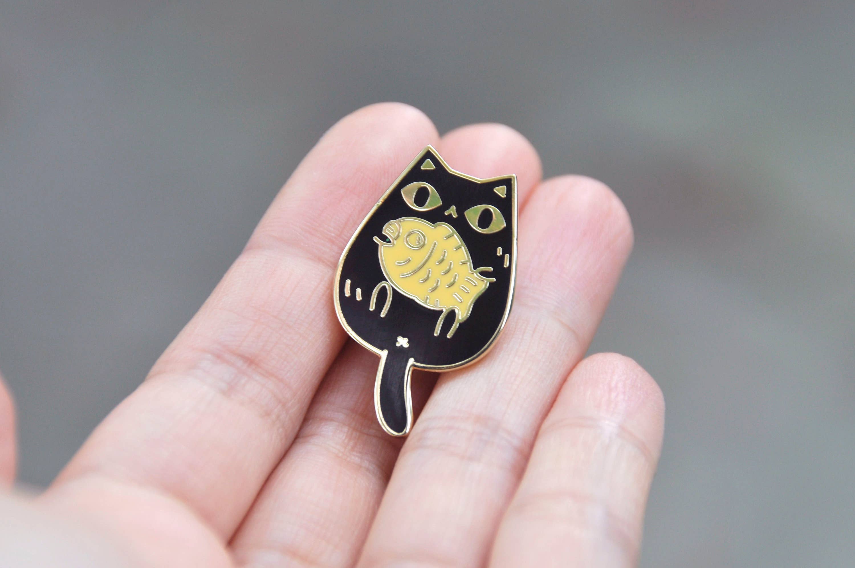 Noristudio - Wholesale Lapel Pin/Button - Black - 18K Gold Plated Taiyaki Cat Enamel Pin4