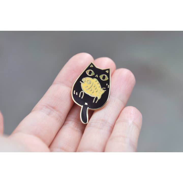 Noristudio - Wholesale Lapel Pin/Button - Black - 18K Gold Plated Taiyaki Cat Enamel Pin4