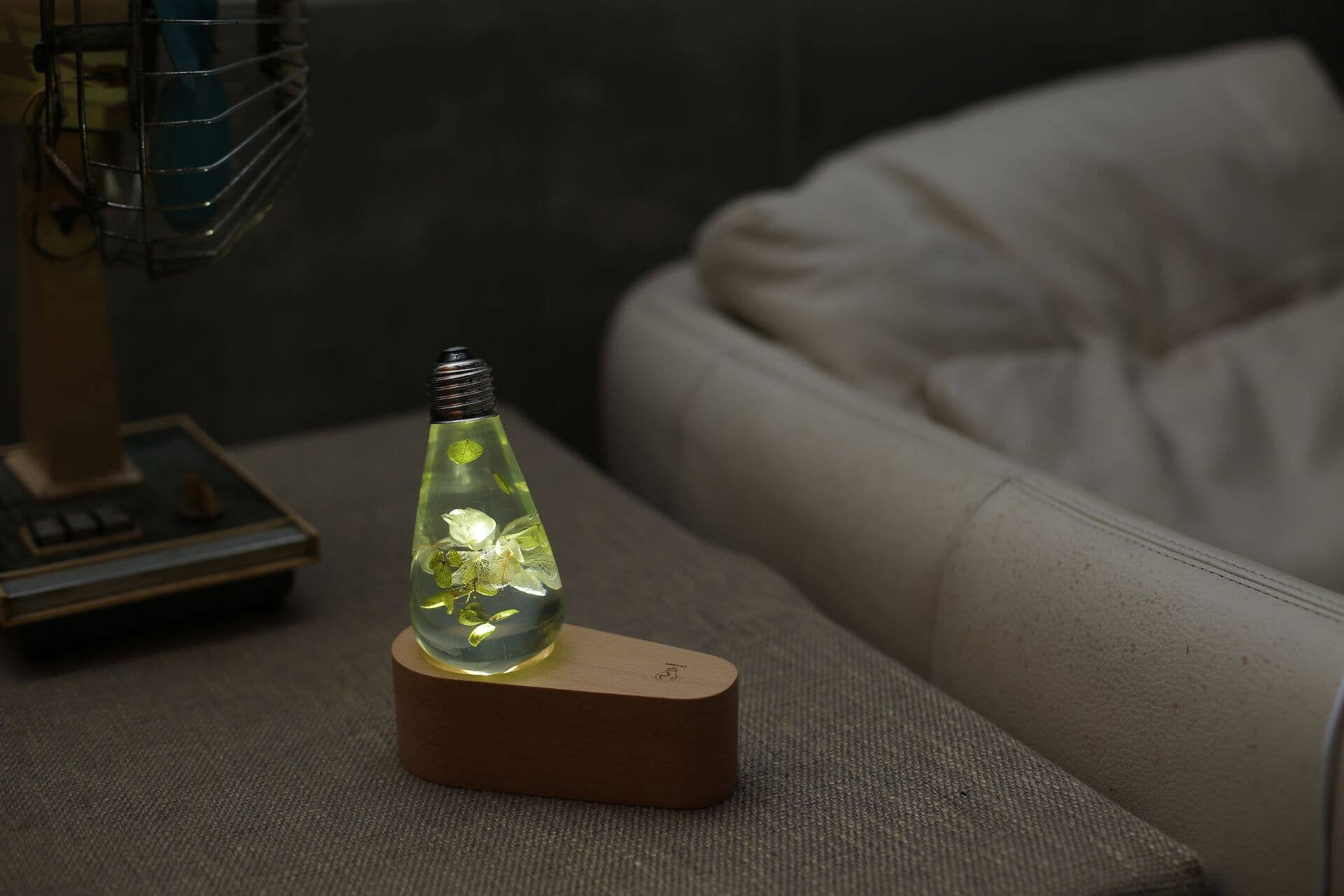 EP Design Lab - Wholesale Light Bulb/Puck - EP LIGHT Resin White Hydrangea Led Bulb4