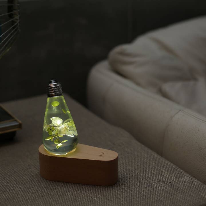 EP Design Lab - Wholesale Light Bulb/Puck - EP LIGHT Resin White Hydrangea Led Bulb4