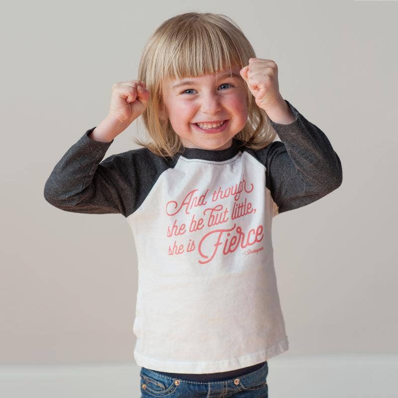 Sweetpea and Co. – Großhandel T-Shirt mit Siebdruck – Kinder – She Is Fierce Kid Raglan-T-Shirt für den Schulanfang5