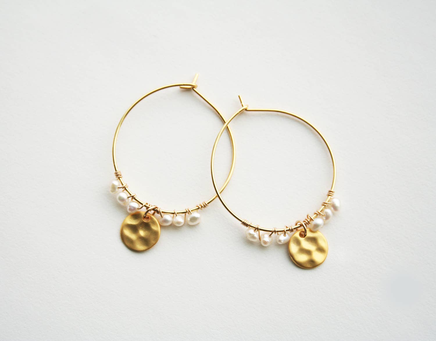 Laura Stark Designs - Vente Créoles - Créoles Pearl Boho | Créoles en perles