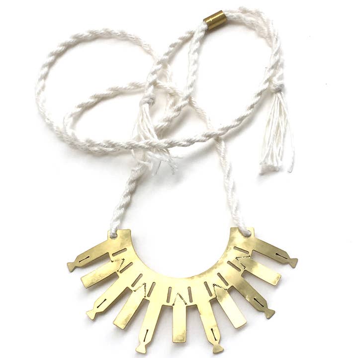 Collar de latón estampado con cordón de lino teñido a mano para venta al por mayor de LUNASOL