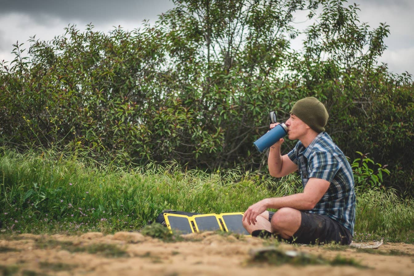 SunJack – Carregador portátil por atacado – Carregador solar portátil SunJack 25W+2x 10k mAh Powerbanks4