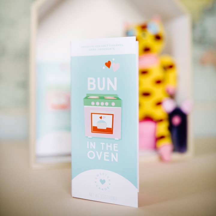 Sweeter Cards Chocolate Bar + Greeting Card in ONE! - Venta al por mayor Chocolate - Tarjeta para mamá embarazada con chocolate, diseño de bollo en el horno