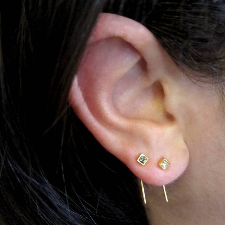 Guld över sterling kort örontråd med Swarovski Crystal för wholesale av Jessica Elliot Jewelry