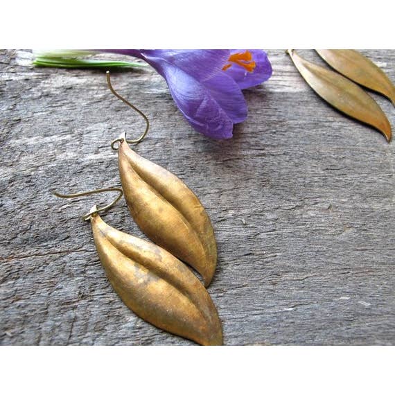 Boucles d'oreilles pendantes en laiton pour la vente par Glamourpuss Creations