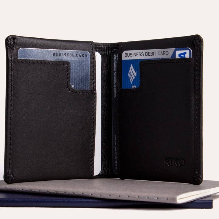 Portefeuille noir slim bifold pour la vente par Kiko Leather