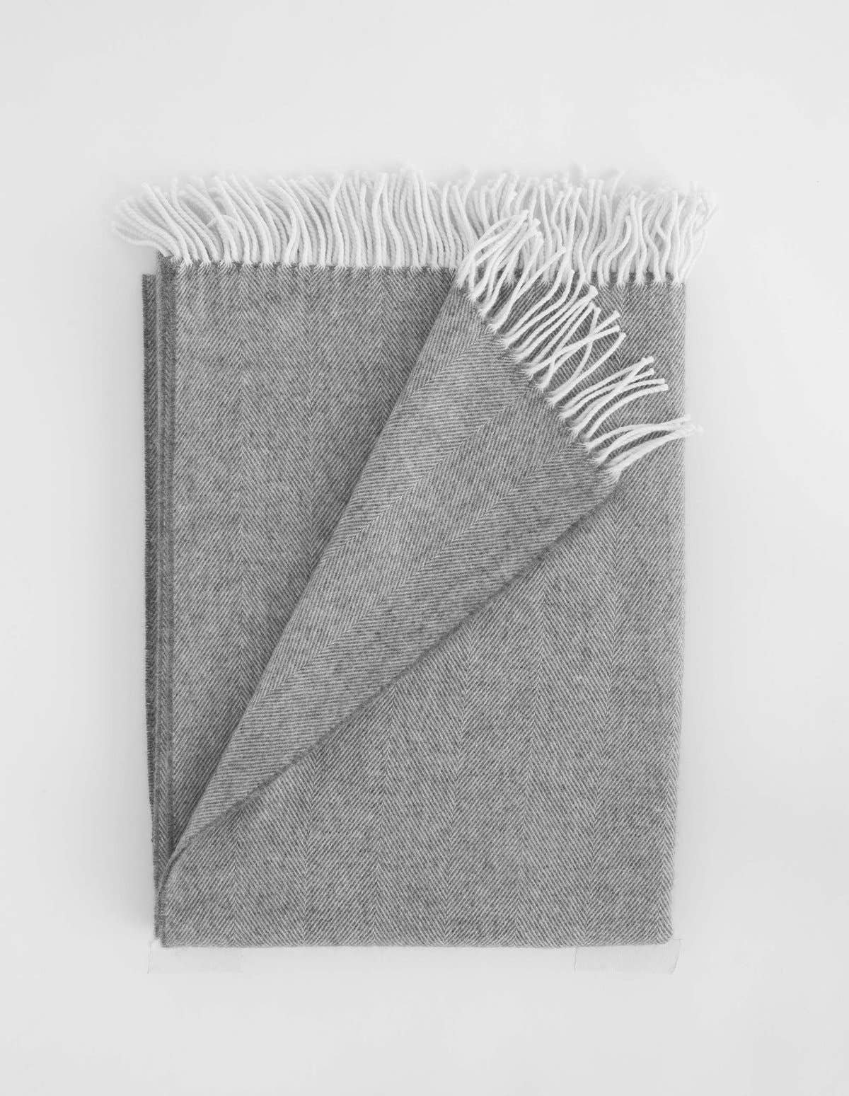 Evangeline Linens - Wholesale Throw Blanket - Lightweight Herringbone Throws1