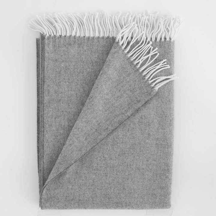 Evangeline Linens - Wholesale Throw Blanket - Lightweight Herringbone Throws1