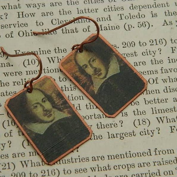 Boucles d'oreilles Shakespeare pour la vente par Sarah Wood Studio