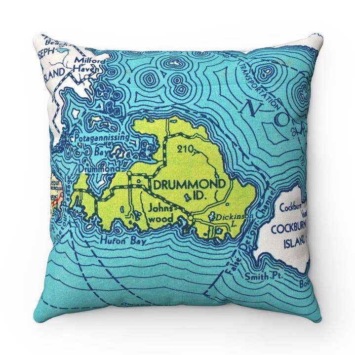 Coussin décoratif carte de Drummond Island Michigan pour la vente par Daisy Mae Designs