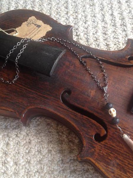 Colar Skull Mountain - Ouriço-do-mar por atacado de Fearless Memories Jewelry