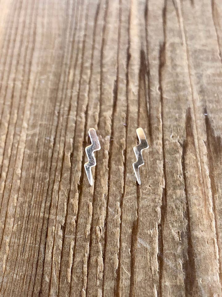 Borchie Kat per la vendita all'ingrosso da parte di Jessica Matrasko Jewelry