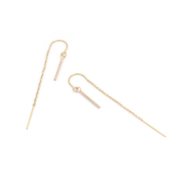 Boucles d'oreilles en forme de petites barres ultra minimalistes pour la vente par Favor Jewelry