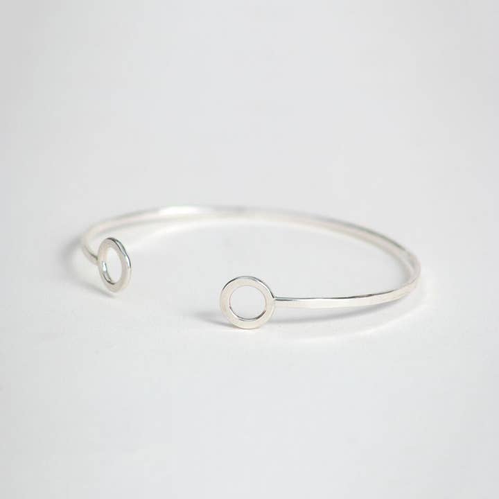 Pulsera de círculo simple de Sterling para venta al por mayor de On a Limb Creative
