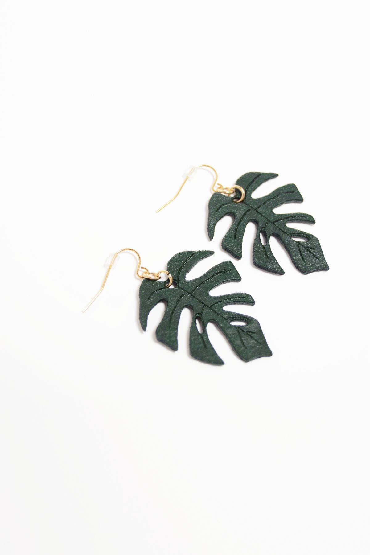 Stitch & Shutter - Wholesale Hangende/ronde oorbellen - Mini Monstera Leaf Oorbellen3