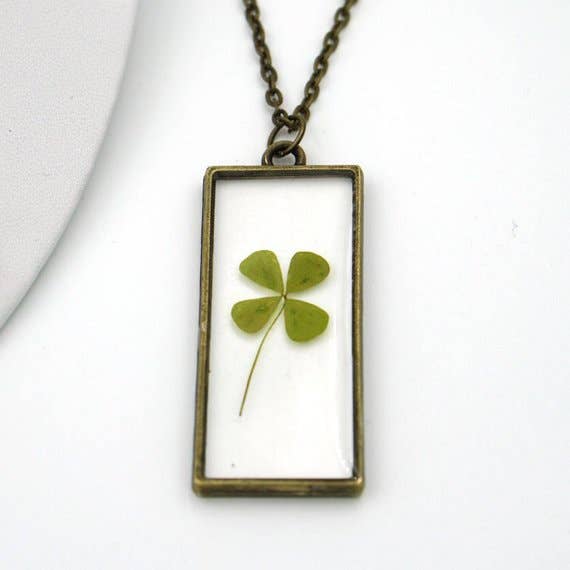 The Pretty Pickle - Wholesale Pendant/Charm Necklace - Four Leaf Clover Necklace - Gold Plated2